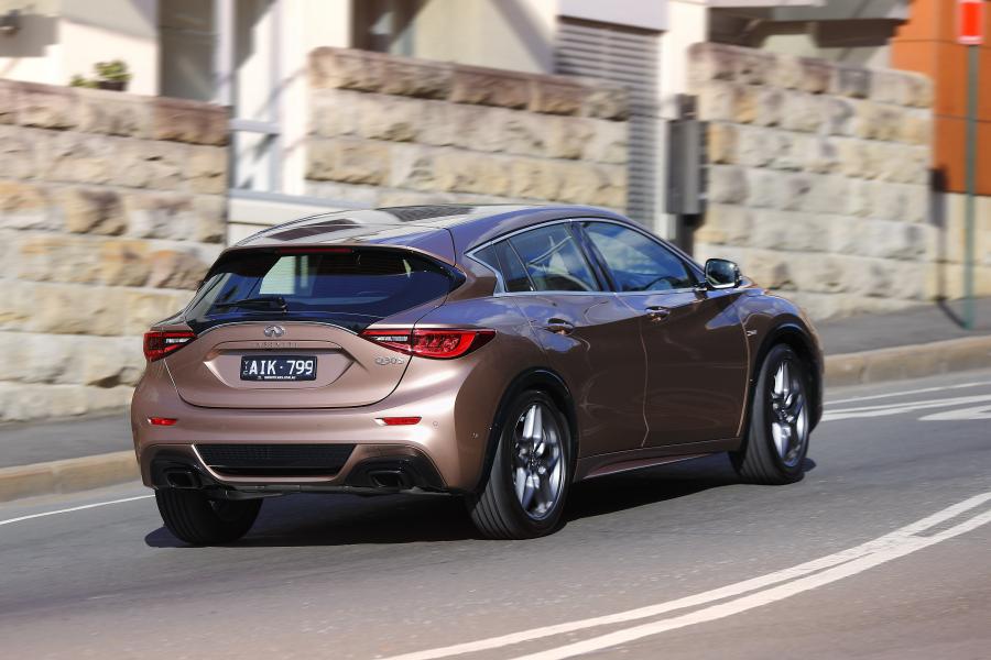  Infiniti Q30S 2.0t AWD 2016 года  (AU) (фото 6 из 26)